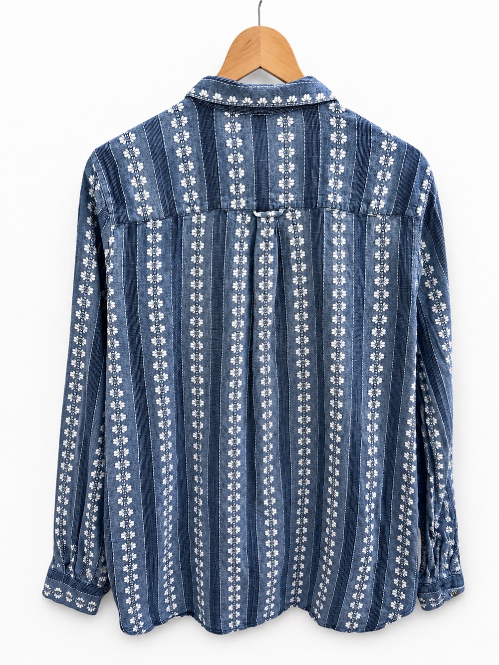 KUT from the Kloth Blue Floral Snap Button Down Top Chambray Western Indigo - Picture 3 of 3